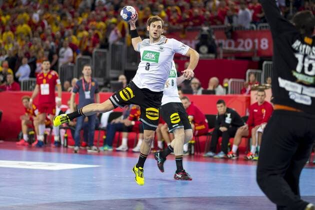 Uwe Gensheimer (Nr. 3, Deutschland) gegen Torhueter Borko Ristovski (Nr. 16, Mazedonien). Deutschland - Mazedonien, Vorrunde, Handball, EHF Euro 2018, 17.01.18 Zagreb Zagreb Croatia Arena Copyright: xAgentur54Gradx xFelixxKoenigx