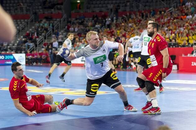 Patrick Wiencek (Nr. 7, Deutschland) gegen Filip Taleski (Nr. 11, Mazedonien) und Stojanche Stoilov (Nr. 5, Mazedonien). Deutschland - Mazedonien, Vorrunde, Handball, EHF Euro 2018, 17.01.18 Zagreb Zagreb Croatia Arena Copyright: xAgentur54Gradx xFelixxKoenigx
