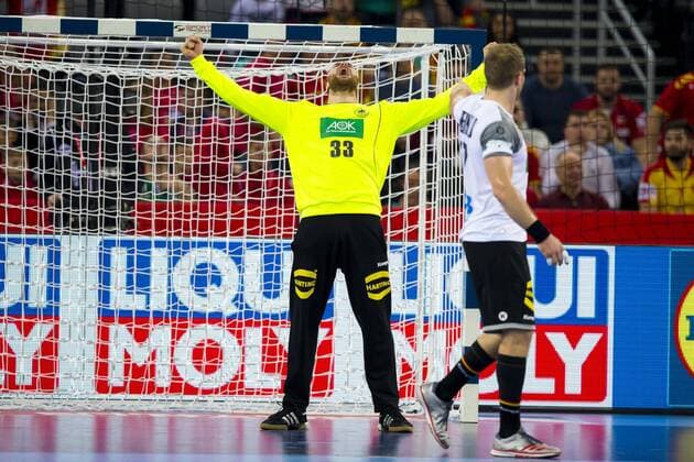 Torhueter Andreas Wolff (Nr. 33, Deutschland) und Steffen Weinhold (Nr. 17, Deutschland) freuen sich ueber eine Parade eines Siebenmeterversuch. Deutschland - Mazedonien, Vorrunde, Handball, EHF Euro 2018, 17.01.18 Zagreb Zagreb Croatia Arena Copyright: xAgentur54Gradx xFelixxKoenigx