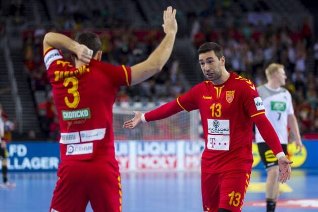 Dejan Manaskov (Nr. 3, Mazedonien) und Filip Mirkulovski (Nr. 13, Mazedonien) nach einem missglueckten Wurf aufs leere deutsche Tor. Deutschland - Mazedonien, Vorrunde, Handball, EHF Euro 2018, 17.01.18 Zagreb Zagreb Croatia Arena Copyright: xAgentur54Gradx xFelixxKoenigx