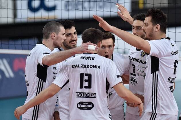 Verona players celebrate winning the second set during the CEV Volleyball Champions League, round of sixteen, match Dukla Liberec vs Calzedonia Verona, played in Liberec, Czech Republic, on Wednesday, January 17, 2018. (CTKxPhoto RadekxPetrasek) CTKPhotoP201801171028201  PER 8