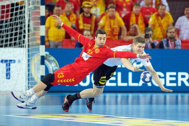 Handball Zagreb 17.01.2018 Europameisterschaft Herren Männer Euro Europameisterschaften Vorrunde Deutschland (GER) - Mazedonien (MKD) Finn Lemke (Deutschland, No.06) MIRKULOVSKI Filip (Mazedonien, No. 13)