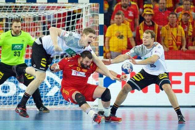 Handball Zagreb 17.01.2018 Europameisterschaft Herren Männer Euro Europameisterschaften Vorrunde Deutschland (GER) - Mazedonien (MKD) STOILOV Stojanche (Mazedonien, No. 05) Finn Lemke (Deutschland, No.06) Paul Drux (Deutschland, No.95)