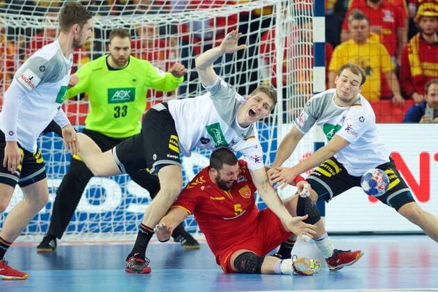 Handball Zagreb 17.01.2018 Europameisterschaft Herren Männer Euro Europameisterschaften Vorrunde Deutschland (GER) - Mazedonien (MKD) STOILOV Stojanche (Mazedonien, No. 05) Finn Lemke (Deutschland, No.06) Paul Drux (Deutschland, No.95)