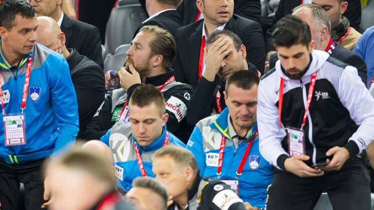 Sportdirektor Axel Kromer, Teammanager Oliver Roggisch, DHB-Vize-Praesident Bob Hanning und DHB-Praesident Andreas Michelmann sitzen enttaeuscht entsetzt auf der Tribuene. Deutschland - Mazedonien, Vorrunde, Handball, EHF Euro 2018, 17.01.18 Zagreb Zagreb Croatia Arena Copyright: xAgentur54Gradx xFelixxKoenigx