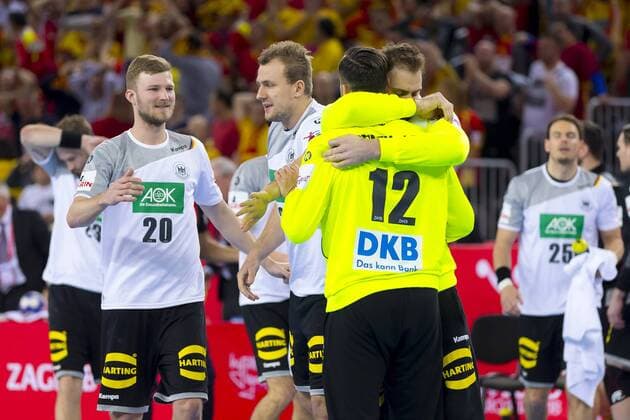 Patrick Groetzki (Nr. 24, Deutschland), Finn Lemke (Nr. 6, Deutschland), Torhueter Silvio Heinevetter (Nr. 12, Deutschland), Philipp Weber (Nr. 20, Deutschland) und Steffen Faeth (Nr. 23, Deutschland) nach der letzten Parade Heinevetters. Deutschland - Mazedonien, Vorrunde, Handball, EHF Euro 2018, 17.01.18 Zagreb Zagreb Croatia Arena Copyright: xAgentur54Gradx xFelixxKoenigx