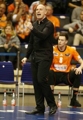 Trainer Luke Reynolds anfeuernd jubelnd Einzelbild Freisteller Aktion Volleyball CEV CL Championsleague Herren Saison 2017 2018 17.01.2018 BR Volleys Berlin BRV vs. Spacers Toulouse