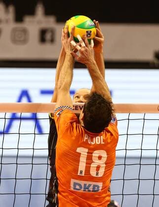 Pierre Pujol, Diogenes Zagonel Aktion Spielszene Zweikampf Volleyball CEV CL Championsleague Herren Saison 2017 2018 17.01.2018 BR Volleys Berlin BRV vs. Spacers Toulouse