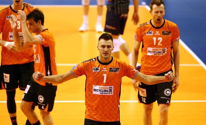 Aleksandar Okolic Freude Emotion jubelnd Jubel nach Satzgewinn Volleyball CEV CL Championsleague Herren Saison 2017 2018 17.01.2018 BR Volleys Berlin BRV vs. Spacers Toulouse