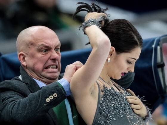 Themen der Woche - SPORT Bilder des Tages - SPORT MOSCOW, RUSSIA - JANUARY 18, 2018: Figure skater Julia Sauter (R) of Romania seen during the ladies short program event at the 2018 ISU European Figure skating Eiskunstlauf Championships, at Megasport Arena. Sergei Bobylev TASS  TS070429