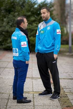Bob Hanning und Torhueter Silvio Heinevetter (Nr. 12, Deutschland) bei der Abreise. Abreise der deutschen Nationalmannschaft nach Varazdin, Vorrunde, Handball, EHF Euro 2018, 18.01.18 Zagreb Zagreb Croatia Arena Copyright: xAgentur54Gradx xFelixxKoenigx