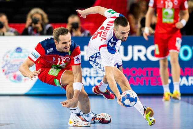 Handball, EM, Serbien - Norwegen 180118 Norges Kent Robin Tonnesen och Serbiens Dobrivoje Markovic under handbollsmatchen mellan Serbien och Norge under Handbolls-EM 2018 den 18 januari 2018 i Zagreb. Copyright: LUDVIGxTHUNMAN BB180118LT066