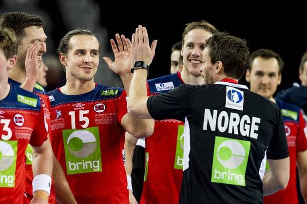 180118 Norges Kent Robin T¿nnesen firar segern med förbundskapten Christian Berge under handbollsmatchen mellan Serbien och Norge under Handbolls-EM 2018 den 18 januari 2018 i Zagreb. Copyright: LUDVIGxTHUNMAN BB180118LT103