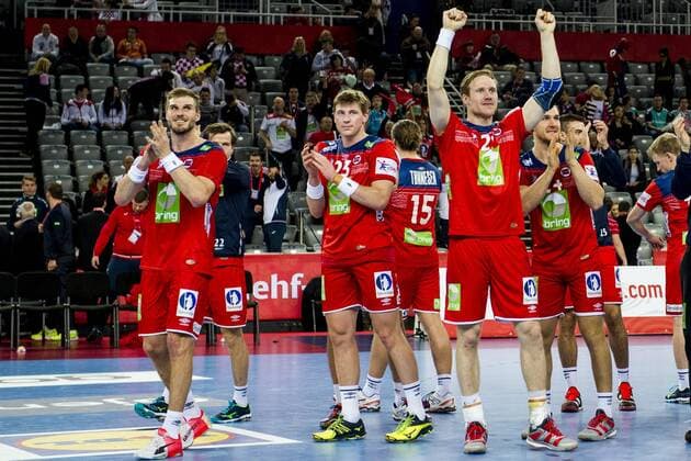 180118 Norges spelare jublar efter segern i under handbollsmatchen mellan Serbien och Norge under Handbolls-EM 2018 den 18 januari 2018 i Zagreb. Copyright: LUDVIGxTHUNMAN BB180118LT162