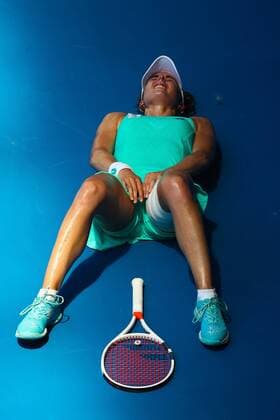French Alize Cornet WTA Tennis Damen 42) collapes from heat exhaustion during a tennis match between Belgian Elise Mertens (WTA 37) and French Alize Cornet (WTA 42) , in the third round of the women s singles tournament at the Australian Open tennis Grand Slam, Thursday 18 January 2018 in Melbourne Park, Melbourne, Australia. This first grand slam of the season will be taking place from 15 to 28 January. PATRICKxHAMILTON  x05278875x