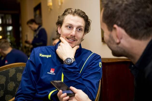 i180119 Jesper Nielsen intervjuas under en pressträff med Sveriges landslag i handboll under Handbolls-EM 2018 den 19 januari 2018 i Zagreb. Copyright: LUDVIGxTHUNMAN BB180119LT007