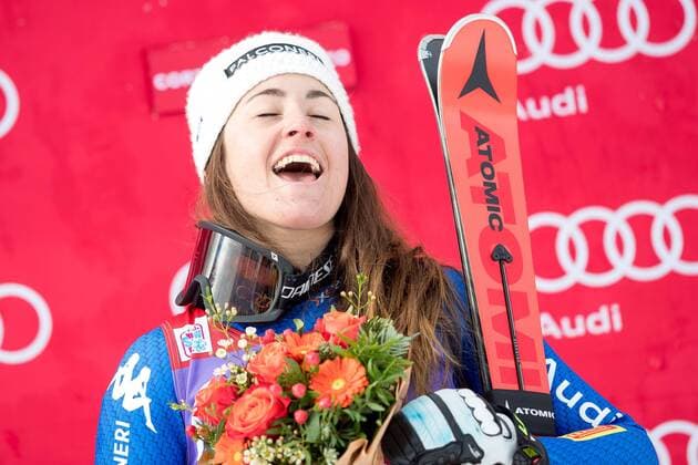 Bilder des Tages 19.01.2018, Olympia delle Tofane, Cortina d Ampezzo, ITA, FIS Weltcup Ski Alpin, Abfahrt, Damen, im Bild Siegerin Sofia Goggia (ITA) Winner Sofia Goggia of Italy during the Winner Award Ceremony of ladie s downhill of the Cortina FIS Ski Alpine World Cup at the Olympia delle Tofane course in Cortina d Ampezzo, Italy on 2018 01 19. Cortina d Ampezzo *** 19 01 2018 Olympia delle Tofane Cortina d Ampezzo ITA FIS World Cup alpine skiing Downhill ladies pictured winner Sofia Goggia ITA winner Sofia Goggia of Italy during the winner award ceremony of ladie s downhill of the Cortina FIS Ski Alpine World Cup at the Olympia delle Tofane course in Zweller a d Ampezzo-Italy on 2018 01 19 Cortina d Ampezzo  EX_ANG  