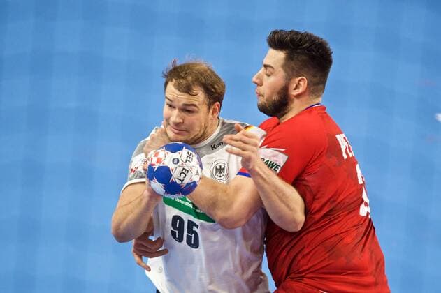 Handball Varazdin 19.01.2018 Europameisterschaft Herren Männer Euro Europameisterschaften Zwischenrunde Deutschland (GER) - Tschechien (CZE) Paul Drux (Deutschland, No.95) PETROVSKY Leos(Tschechien, No.23)