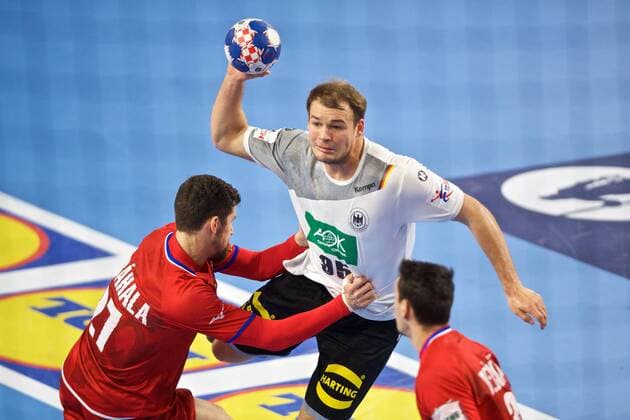 Handball Varazdin 19.01.2018 Europameisterschaft Herren Männer Euro Europameisterschaften Zwischenrunde Deutschland (GER) - Tschechien (CZE) Paul Drux (Deutschland, No.95) ZDRAHALA Ondrej (Tschechien, No.27)