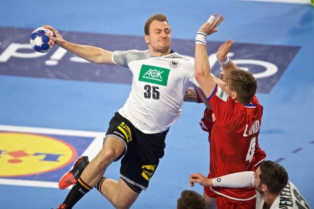 Handball Varazdin 19.01.2018 Europameisterschaft Herren Männer Euro Europameisterschaften Zwischenrunde Deutschland (GER) - Tschechien (CZE) Julius Kühn (Deutschland, No.35) Kühn Kuhn LANDA Jan (Tschechien, No.04)