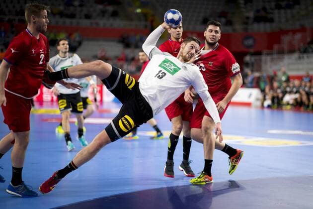 Hendrik Pekeler (Nr. 13, Deutschland) gegen Jakub Hrstka (Nr. 2, Tschechien), Leos Strovsky (Nr. 23, Tschechien). Deutschland - Tschechien, Hauptrunde, Handball, EHF Euro 2018, 19.01.18 Varazdin Varazdin Croatia Arena Varazdin Copyright: xAgentur54Gradx xFelixxKoenigx