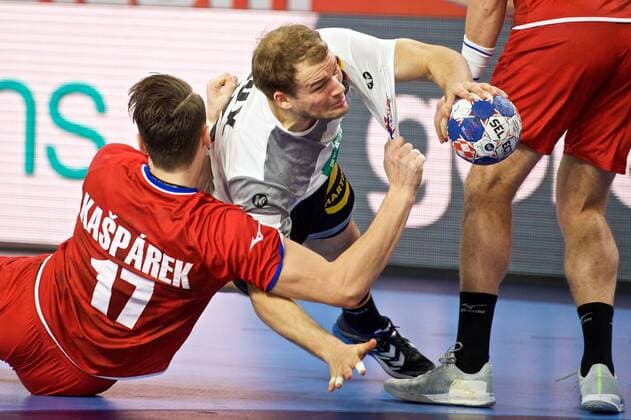 Handball Varazdin 19.01.2018 Europameisterschaft Herren Männer Euro Europameisterschaften Zwischenrunde Deutschland (GER) - Tschechien (CZE) Paul Drux (Deutschland, No.95) KASPAREK Stanislav (Tschechien, No.17)