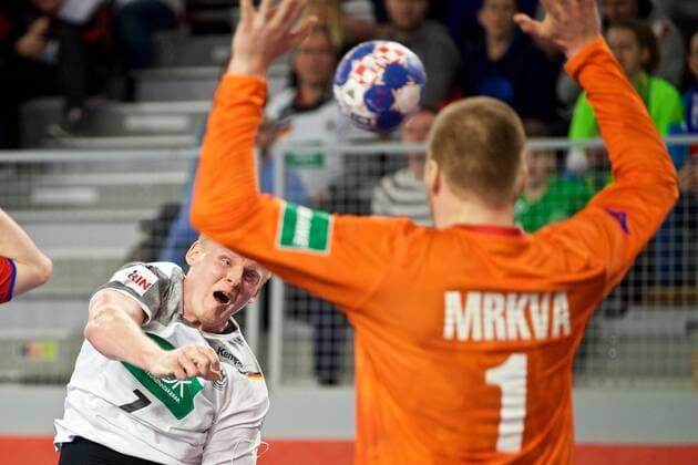 Handball Varazdin 19.01.2018 Europameisterschaft Herren Männer Euro Europameisterschaften Zwischenrunde Deutschland (GER) - Tschechien (CZE) Patrick Wiencek (Deutschland, No.07) MRKVA Tomas (Tschechien, TW, No.01)