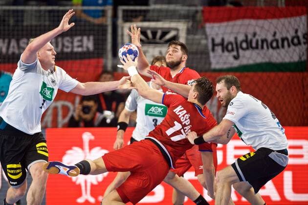 Handball Varazdin 19.01.2018 Europameisterschaft Herren Männer Euro Europameisterschaften Zwischenrunde Deutschland (GER) - Tschechien (CZE) KASPAREK Stanislav (Tschechien, No.17) Steffen Fäth (Deutschland, No.23) Faeth Fath