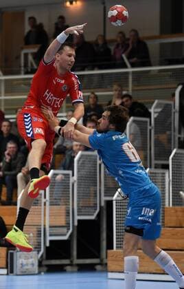 19.01.2018 - Handball - Saison 2017 2018 - Testspiel - Freundschaftsspiel : HC Erlangen HCE - Talent Pilsen Plzen - - Nikolai Link (33, HC Erlangen HCE ) Jakub Sindelar (66, Talent MAT Pilsen Plzen )