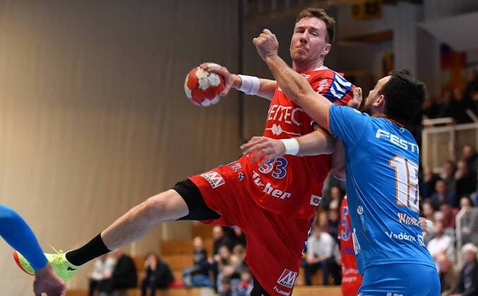 19.01.2018 - Handball - Saison 2017 2018 - Testspiel - Freundschaftsspiel : HC Erlangen HCE - Talent Pilsen Plzen - - Nikolai Link (33, HC Erlangen HCE ) Milan Ivancev (15, Talent MAT Pilsen Plzen )