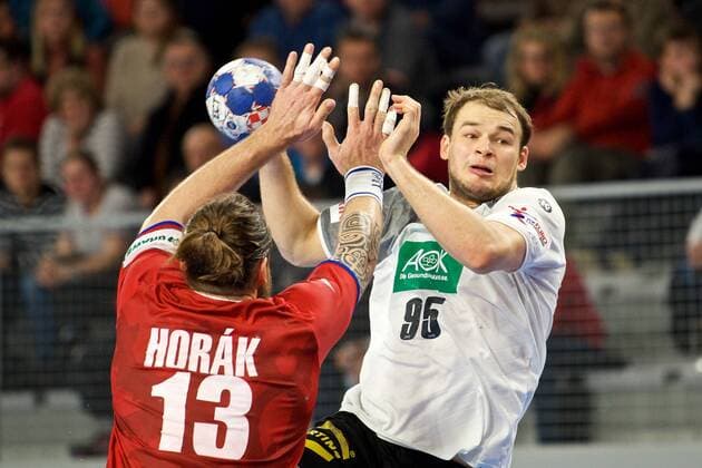 Handball Varazdin 19.01.2018 Europameisterschaft Herren Männer Euro Europameisterschaften Zwischenrunde Deutschland (GER) - Tschechien (CZE) Paul Drux (Deutschland, No.95) HORAK Pavel (Tschechien, No.13)
