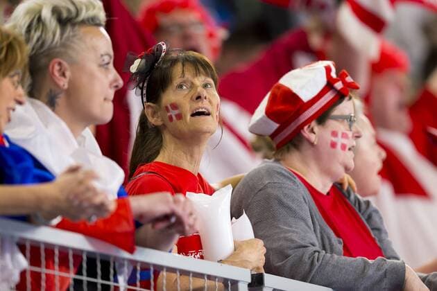 Weibliche Daenische Fans waehrend der eigenen Nationalhymne. Slowenien - Daenemark, Hauptrunde, Handball, EHF Euro 2018, 19.01.18 Varazdin Varazdin Croatia Arena Varazdin Copyright: xAgentur54Gradx xFelixxKoenigx