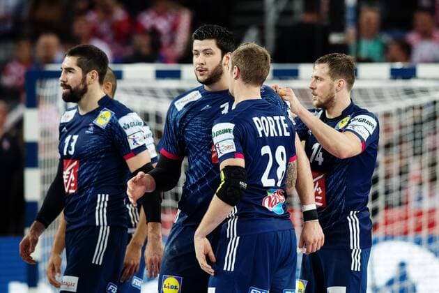 180120 Frankrikes Nicolas Tournat, Valentin Porte och Kentin Mahe jublar efter handbollsmatchen mellan Sverige och Frankrike under Handbolls-EM 2018 den 20 januari 2018 i Zagreb. Copyright: LUDVIGxTHUNMAN BB180120LT075