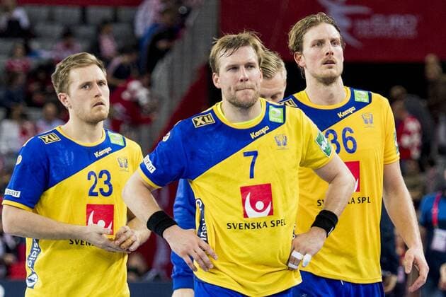 180120 Sveriges Albin Lagergren, Max Darj och Jesper Nielsen deppar efter handbollsmatchen mellan Sverige och Frankrike under Handbolls-EM 2018 den 20 januari 2018 i Zagreb. Copyright: LUDVIGxTHUNMAN BB180120LT087