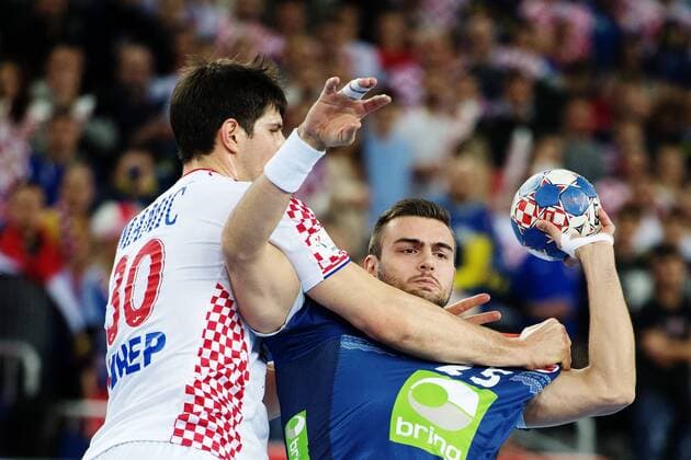 180120 Kroatiens Marko Mamic försvarar mot Norges Eivind Tangen under handbollsmatchen mellan Kroatien och Norge under Handbolls-EM 2018 den 20 januari 2018 i Zagreb. Copyright: LUDVIGxTHUNMAN BB180120LT111