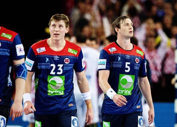 180120 Norges Goran Johannessen och Sander Sagosen deppar efter handbollsmatchen mellan Kroatien och Norge under Handbolls-EM 2018 den 20 januari 2018 i Zagreb. Copyright: LUDVIGxTHUNMAN BB180120LT166