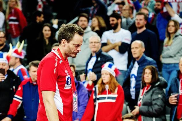 180120 Norges förbundskapten Christian Berge deppar efter handbollsmatchen mellan Kroatien och Norge under Handbolls-EM 2018 den 20 januari 2018 i Zagreb. Copyright: LUDVIGxTHUNMAN BB180120LT169