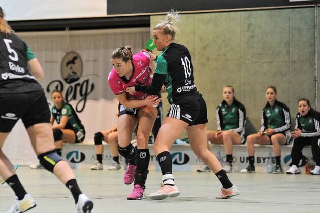 Marija Obradovic (TusSis Metzingen 51) gegen Simone Spur Petersen (VfL Oldenburg 10) TusSies Metzingen,Handball,Ligaspiel,20.01.2018, Foto:TBaur Eibner Metzingen Copyright: xEIBNER Tobias_Baurx EP_TBR