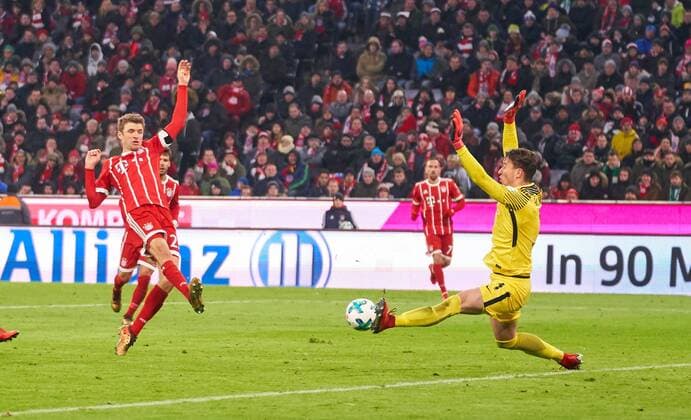 Thomas MUELLER, MÜLLER, FCB 25 Torschuss, schiesst das Tor zum 4-2 gegen Jiri PAVLENKA, BRE 1 100.Bundesligator fuer deÂ n FCB fuer Thomas MUELLER, MÜLLER, FCB 25 FC BAYERN MUENCHEN - SV WERDER BREMEN Fussball 1. Bundesliga , Muenchen, am 21.01.2018, 19.Spieltag, Saison 2017 2018, 1.Liga, 1.Bundesliga, FCB *** Thomas Madden Madden FCB 25 scoring score the goal 4 2 against Jiri PAVLENKA BRE 1 100 Bundesliga goal for deÂ n FCB for Thomas Madden Madden FCB 25 FC BAYERN Munich SV WERDER BREMEN football 1 Bundesliga Munich on 21 01 2018-19 match day season 2017 2018 1 League 1 Bundesliga FCB