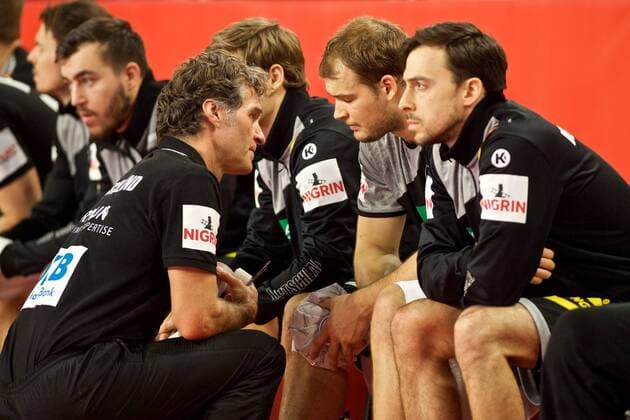 Handball Varazdin 21.01.2018 Europameisterschaft Herren Männer Euro Europameisterschaften Zwischenrunde Deutschland (GER) - Dänemark (DAN) Paul Drux (Deutschland, No.95) verletzt am knie