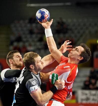 Handball Varazdin 21.01.2018 Europameisterschaft Herren Männer Euro Europameisterschaften Zwischenrunde Deutschland (GER) - Dänemark (DAN) LAUGE SCHMIDT Rasmus (Dänemark, No.11) Steffen Weinhold (Deutschland, No.17) Hendrik Pekeler (Deutschland, No.13)