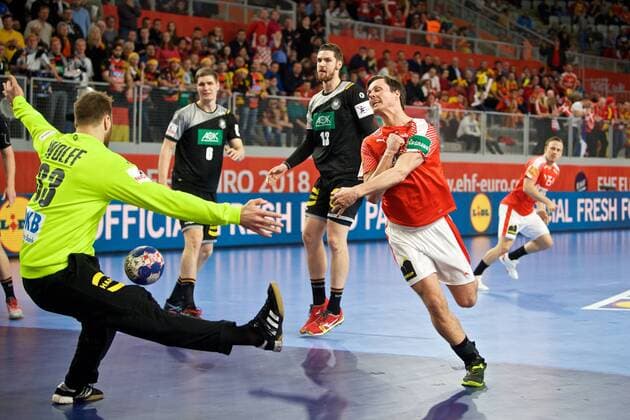 Handball Varazdin 21.01.2018 Europameisterschaft Herren Männer Euro Europameisterschaften Zwischenrunde Deutschland (GER) - Dänemark (DAN) LINDBERG Hans (Dänemark, No.18) Andreas Wolff (Deutschland, TW, No.33)