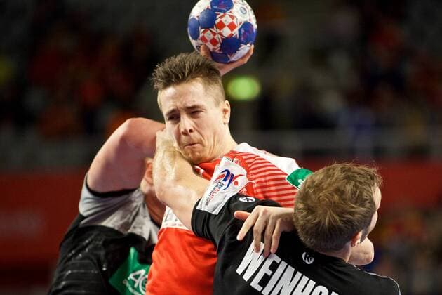 Handball Varazdin 21.01.2018 Europameisterschaft Herren Männer Euro Europameisterschaften Zwischenrunde Deutschland (GER) - Dänemark (DAN) DAMGAARD NIELSEN Michael (Dänemark, No.27) Steffen Weinhold (Deutschland, No.17)