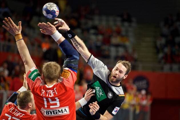 Handball, EM, Deutschland - Dänemark Handball Varazdin 21.01.2018 Europameisterschaft Herren Männer Euro Europameisterschaften Zwischenrunde Deutschland (GER) - Dänemark (DAN) Steffen Fäth (Deutschland, No.23) Faeth Fath TOFT Rene (Dänemark, No.19) TOFT HANSEN Henrik (Dänemark, No.23)