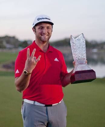 Bilder des Tages - SPORT Spanish Jon Rahm poses with the trophy after winning the CareerBuilder Challenge at the La Quinta Country Club in La Quinta, California, USA, 21 January 2018. Jon Rahm achieved his fourth title since becoming professional in 2016 when he won the CareerBuilder Challenge, a tournament that was part of the PGA Golf Herren circuit, a victory that he had to fight in a heads-up battle over four tie-break holes with the American Andrew Landry. Jon Rahm adds his fourth professional title after winning the tie-break !ACHTUNG: NUR REDAKTIONELLE NUTZUNG!  Copyright: xArmandoxArorizox CA130 20180122-636521864806808261