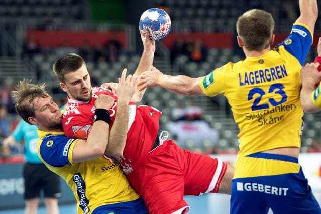 Handball, EM, Schweden - Weißrussland 180122 Belarus Vadim Gayduchenko och Sveriges Max Darj under handbollsmatchen mellan Sverige och Belarus under Handbolls-EM 2018 den 22 januari 2018 i Zagreb. Copyright: LUDVIGxTHUNMAN BB180122LT026