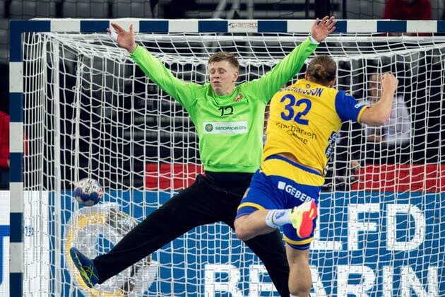 180122 Sveriges Mattias Zachrisson gör mal pa Belarus malvakt Ivan Matskeivch under handbollsmatchen mellan Sverige och Belarus under Handbolls-EM 2018 den 22 januari 2018 i Zagreb. Copyright: LUDVIGxTHUNMAN BB180122LT038