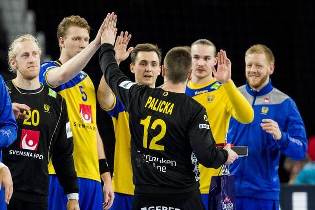 Handball, EM, Schweden - Weißrussland 180122 Sveriges malvakt Andreas Palicka jublar med lagkamraterna efter handbollsmatchen mellan Sverige och Belarus under Handbolls-EM 2018 den 22 januari 2018 i Zagreb. Copyright: LUDVIGxTHUNMAN BB180122LT097