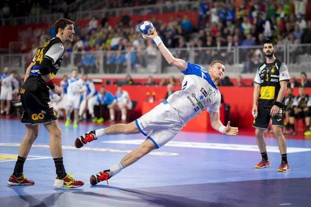 Bilder des Tages - SPORT Blaz Blagotinsek (Nr. 3, Slowenien) gegen Viran Morros de Argila (Nr. 24, Spanien). Slowenien - Spanien, Hauptrunde, Handball, EHF Euro 2018, 23.01.18 Varazdin Varazdin Croatia Arena Varazdin Copyright: xAgentur54Gradx xFelixxKoenigx