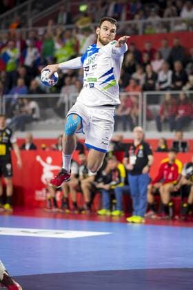Borut Mackovsek (Nr. 51, Slowenien) im Konter gegen Gonzalo Perez de Vargas (Nr. 33, Spanien). Slowenien - Spanien, Hauptrunde, Handball, EHF Euro 2018, 23.01.18 Varazdin Varazdin Croatia Arena Varazdin Copyright: xAgentur54Gradx xFelixxKoenigx